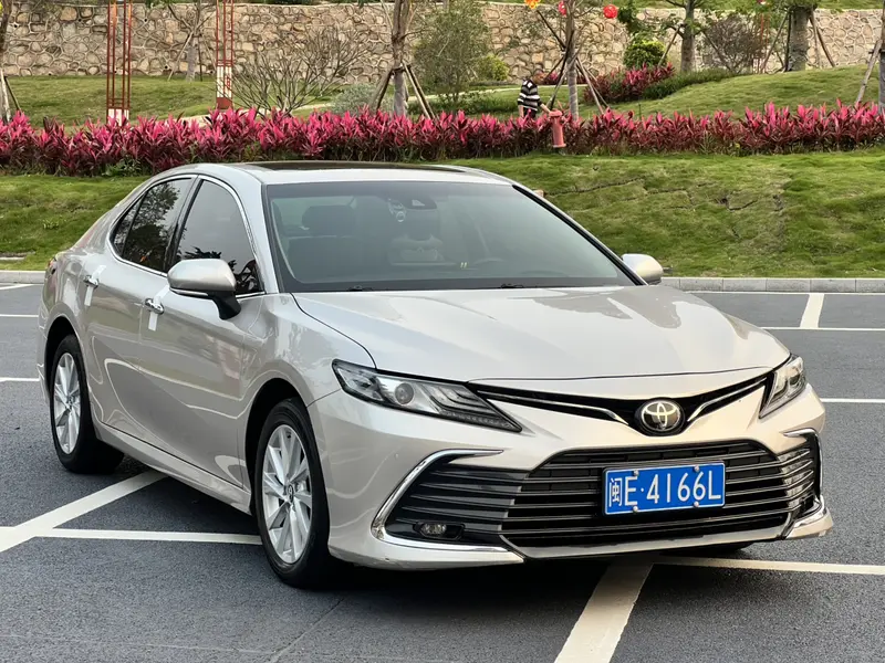 Toyota Camry — фото 3