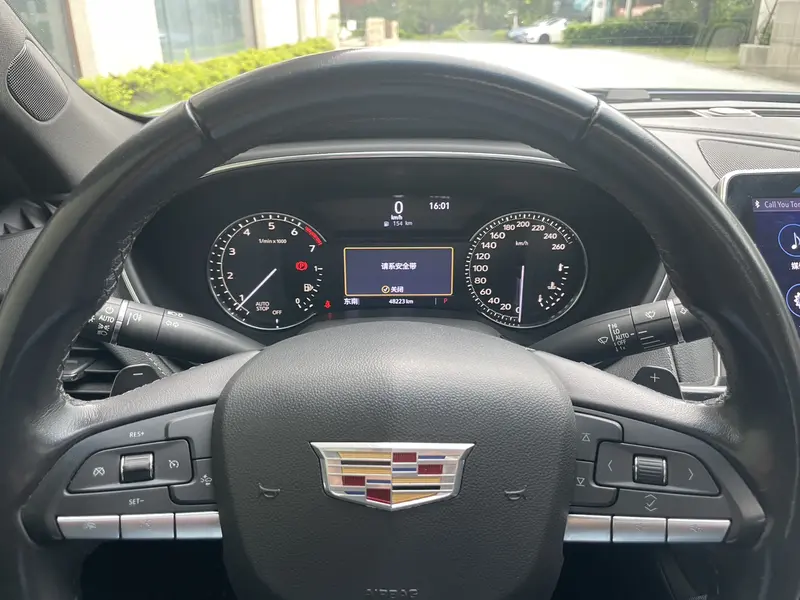 Cadillac CT5 — фото 11