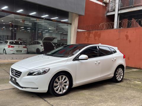 Volvo V40, 2015 год