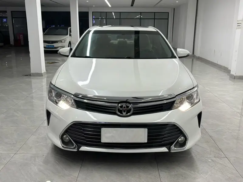 Toyota Camry — фото 2