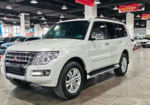 Mitsubishi Pajero (Import)