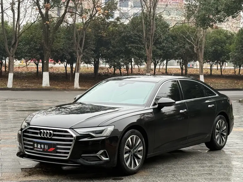 Audi A6L — фото 1