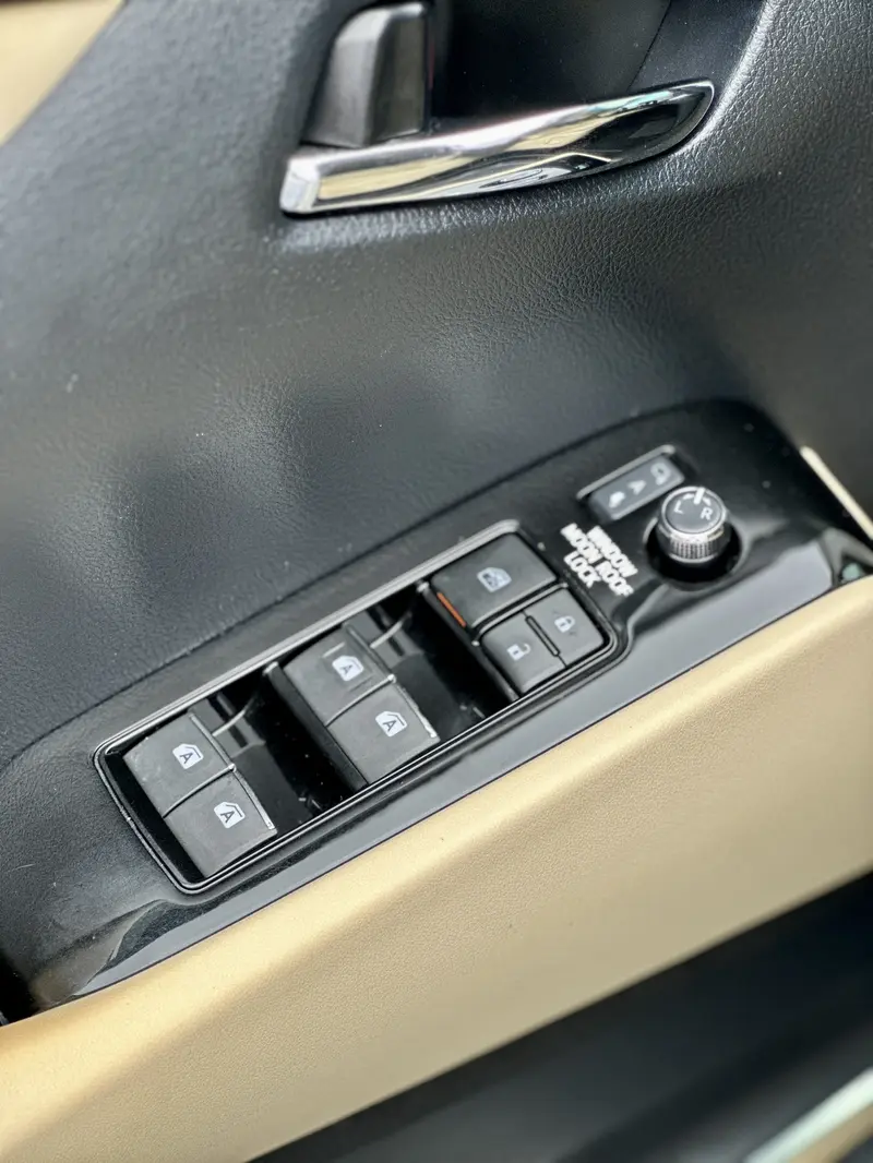 Toyota Alphard — фото 19