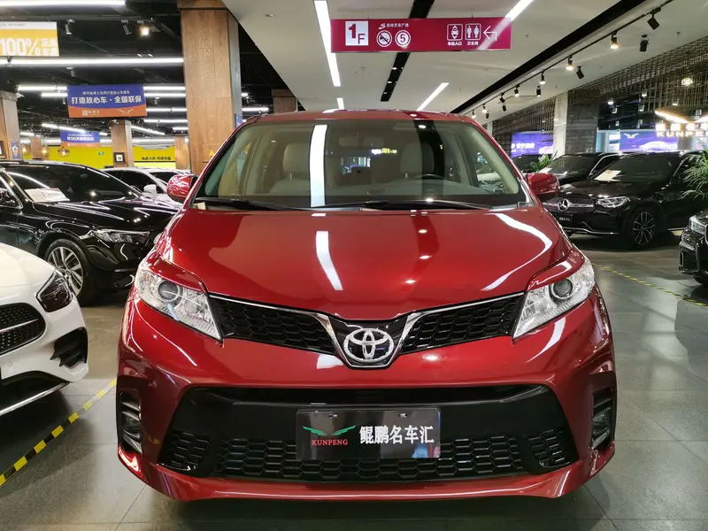 Toyota Sienna — фото 2