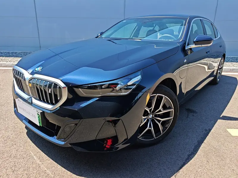 BMW i 5 e Drive 35 L Luxury Package