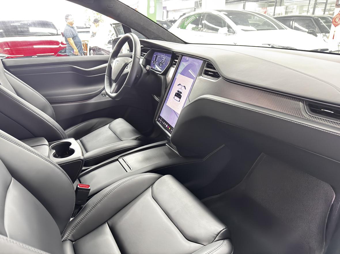 Tesla Model X: фотография 6 из 15