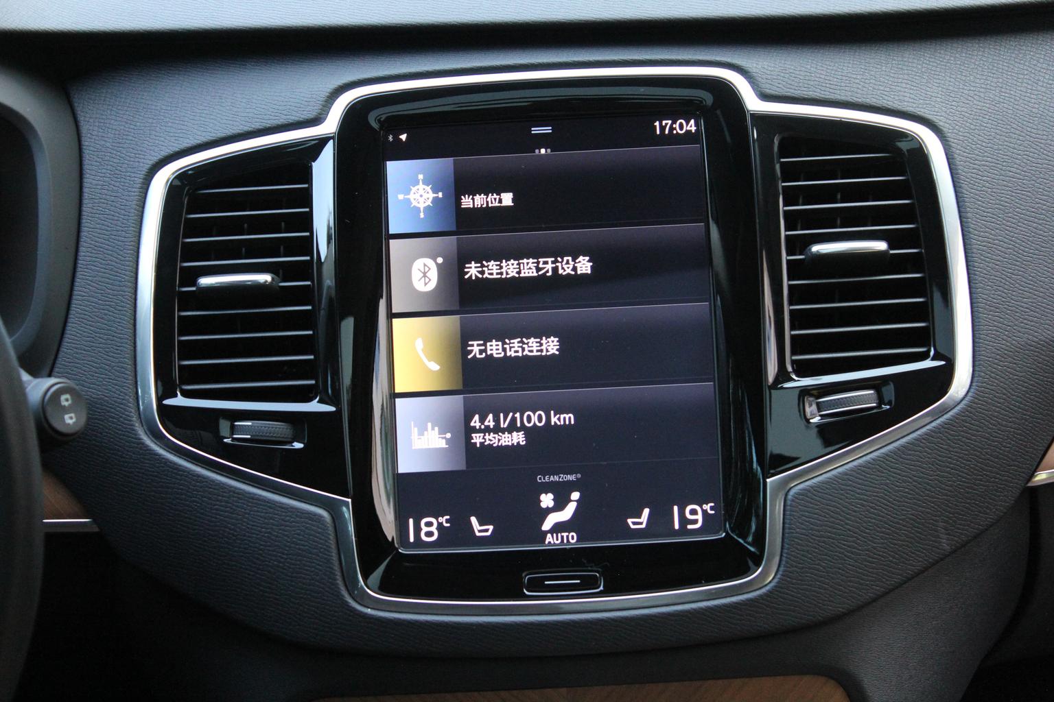 Volvo XC90: фотография 15 из 36