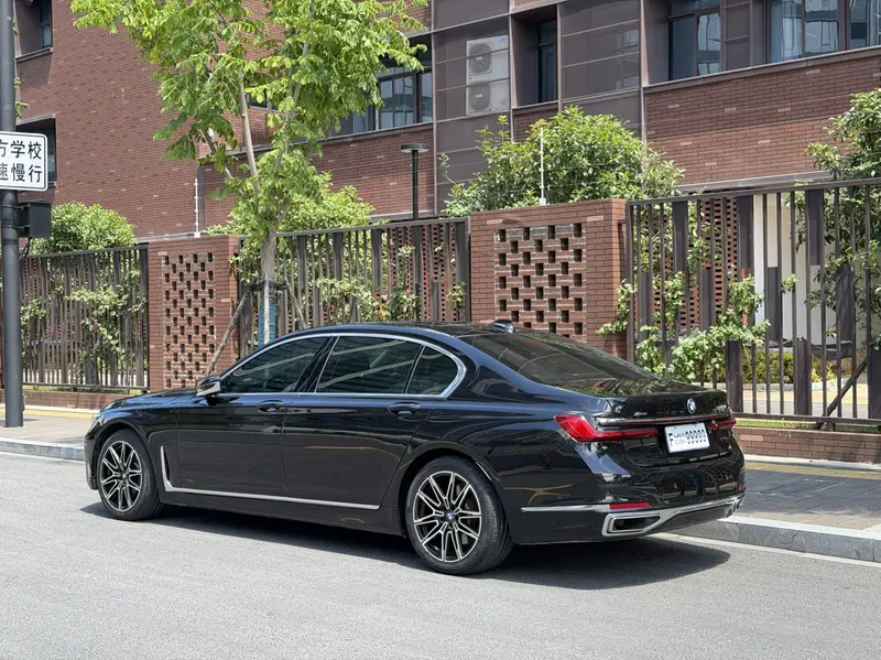 BMW 7 Series — фото 4