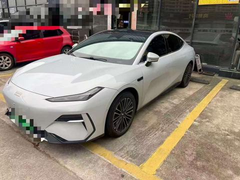 Geely Galaxy E8