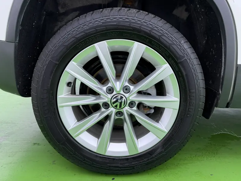 Volkswagen Tiguan — фото 7