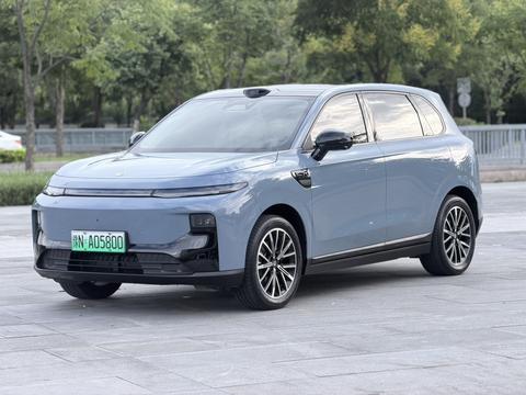 Leapmotor B10