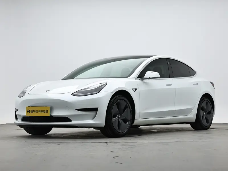 Tesla Model 3 — фото 1