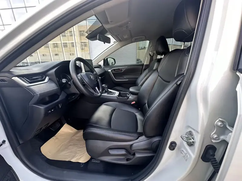 Toyota RAV4 — фото 8