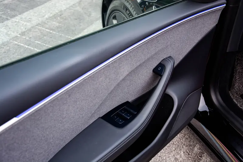 Tesla Model 3 — фото 14
