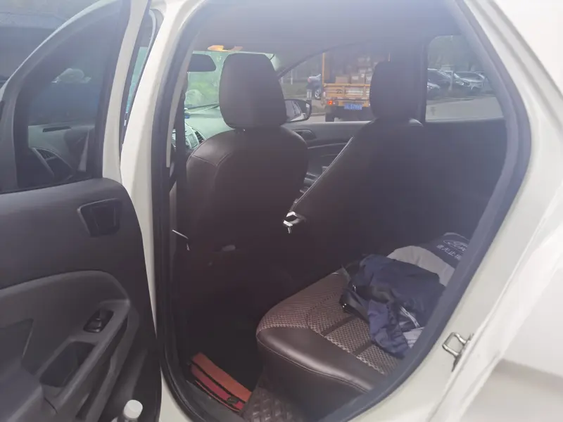 Ford EcoSport — фото 9