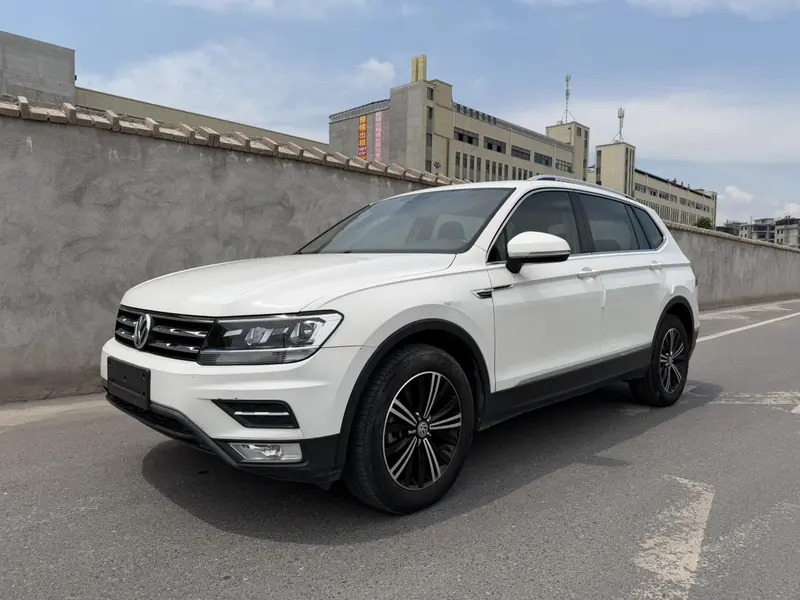 Volkswagen Tiguan L — фото 1