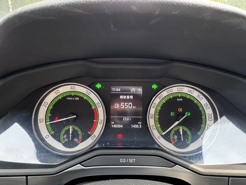 Skoda Superb — фото 8