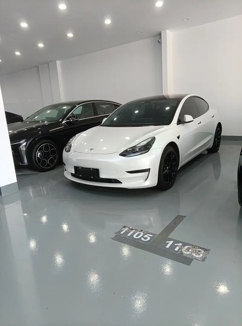 Tesla Model 3 — фото 1