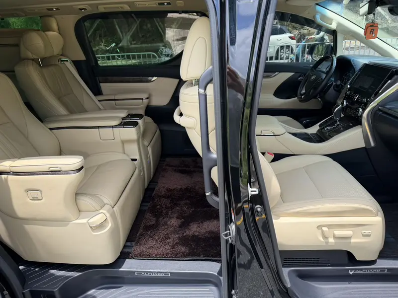 Toyota Alphard — фото 9