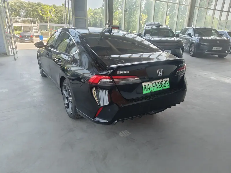 Honda Inspire e:PHEV смарт-премиум — фото 3