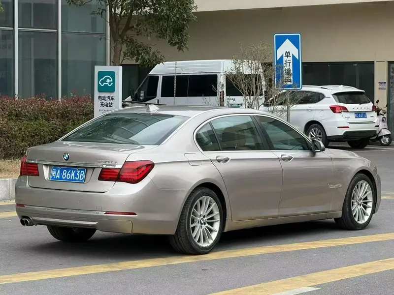 BMW 7 730 Li — фото 4