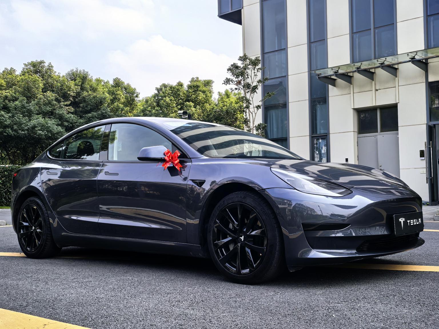 Tesla Model 3: фотография 5 из 19