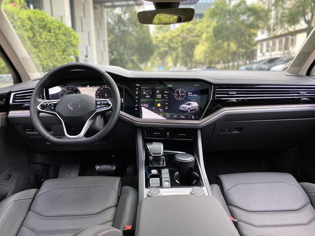 Volkswagen Touareg 2022 Темно-серый из Китая, фото 5