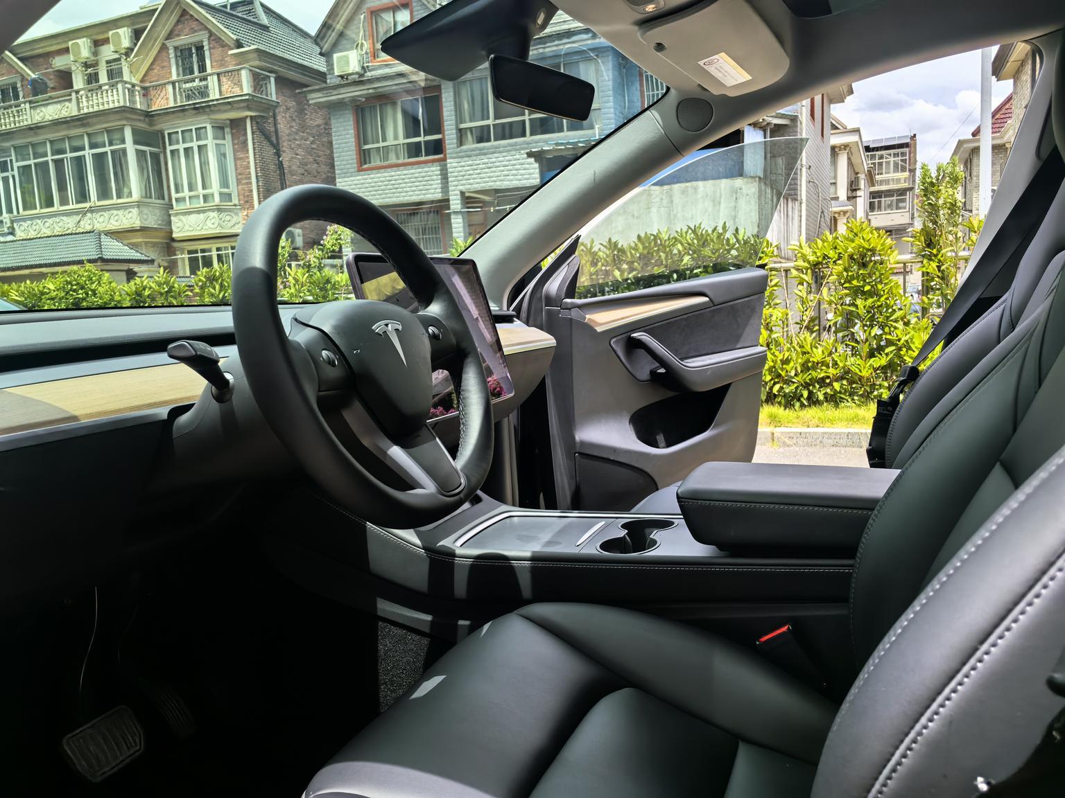 Tesla Model Y: фотография 9 из 18
