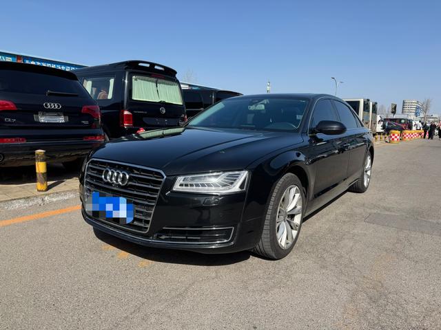 Audi A8 - фото 1