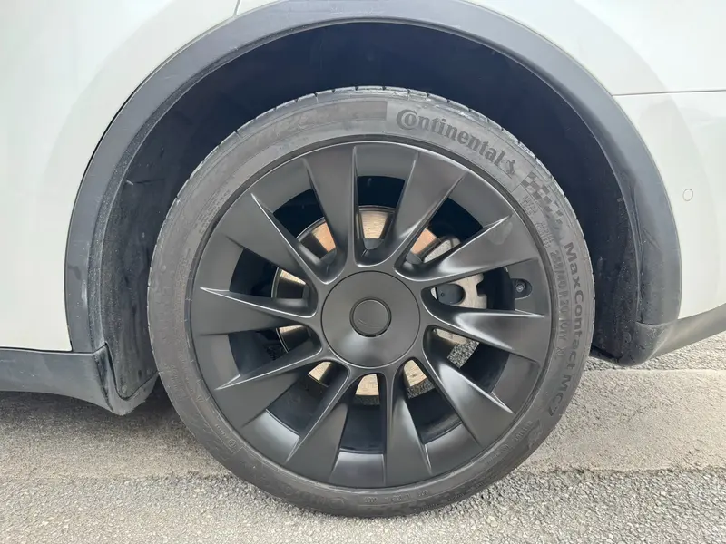 Tesla Model Y — фото 9