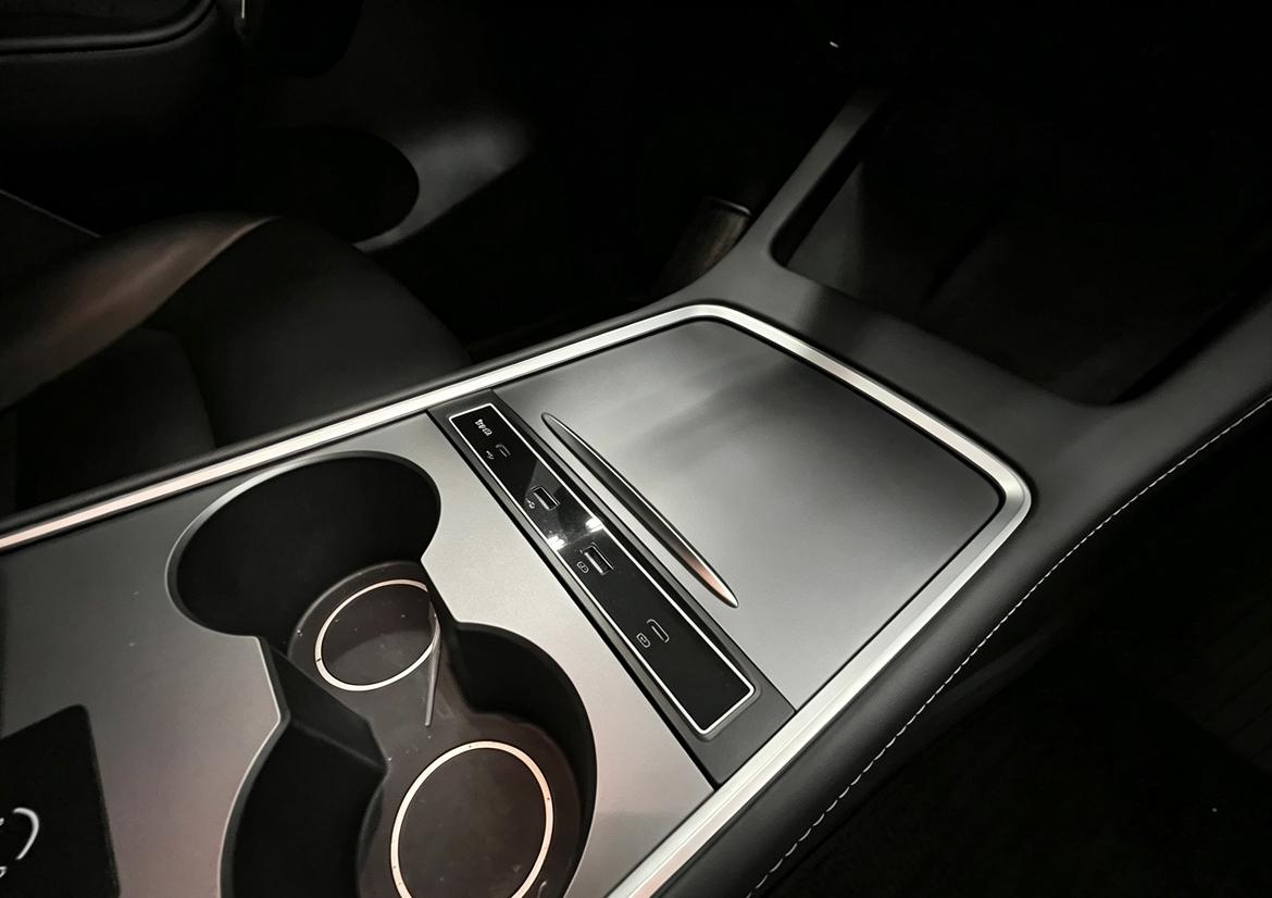Tesla Model Y: фотография 10 из 17