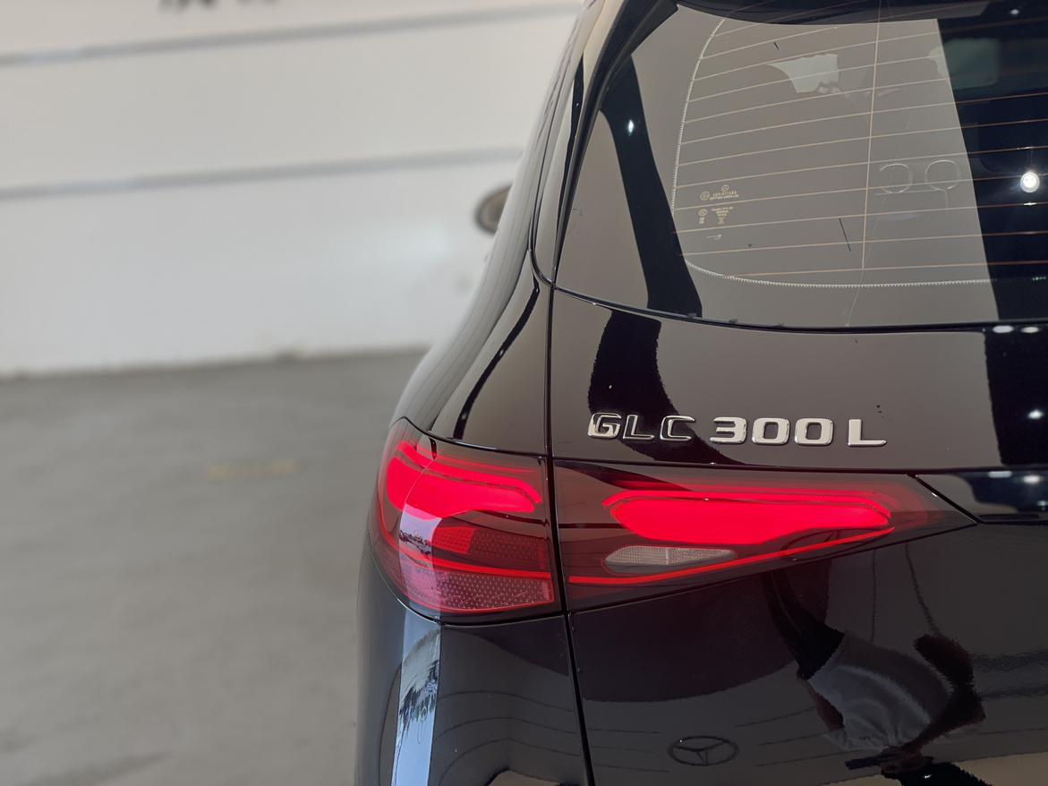 Mercedes-Benz GLC: фотография 14 из 16
