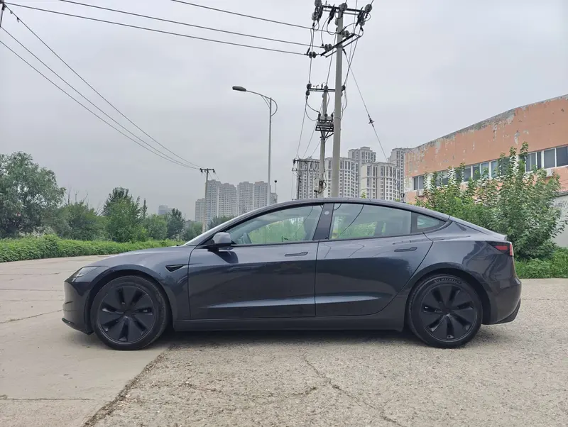 Tesla Model 3 — фото 4