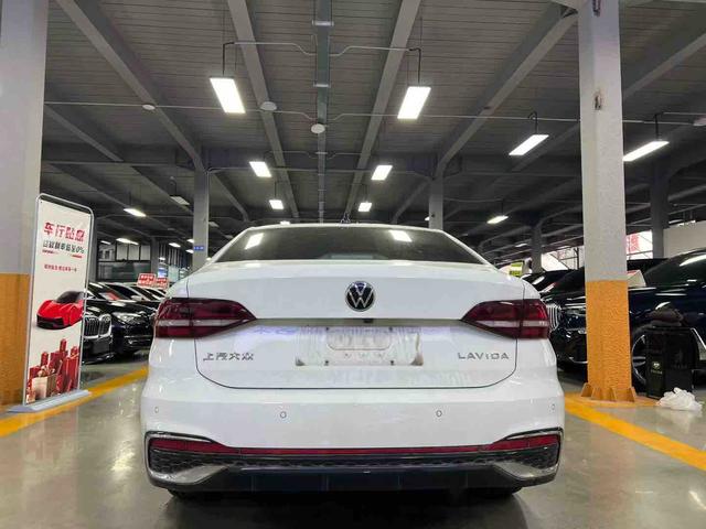 Volkswagen Lavida 2024 Белый из Китая, фото 2