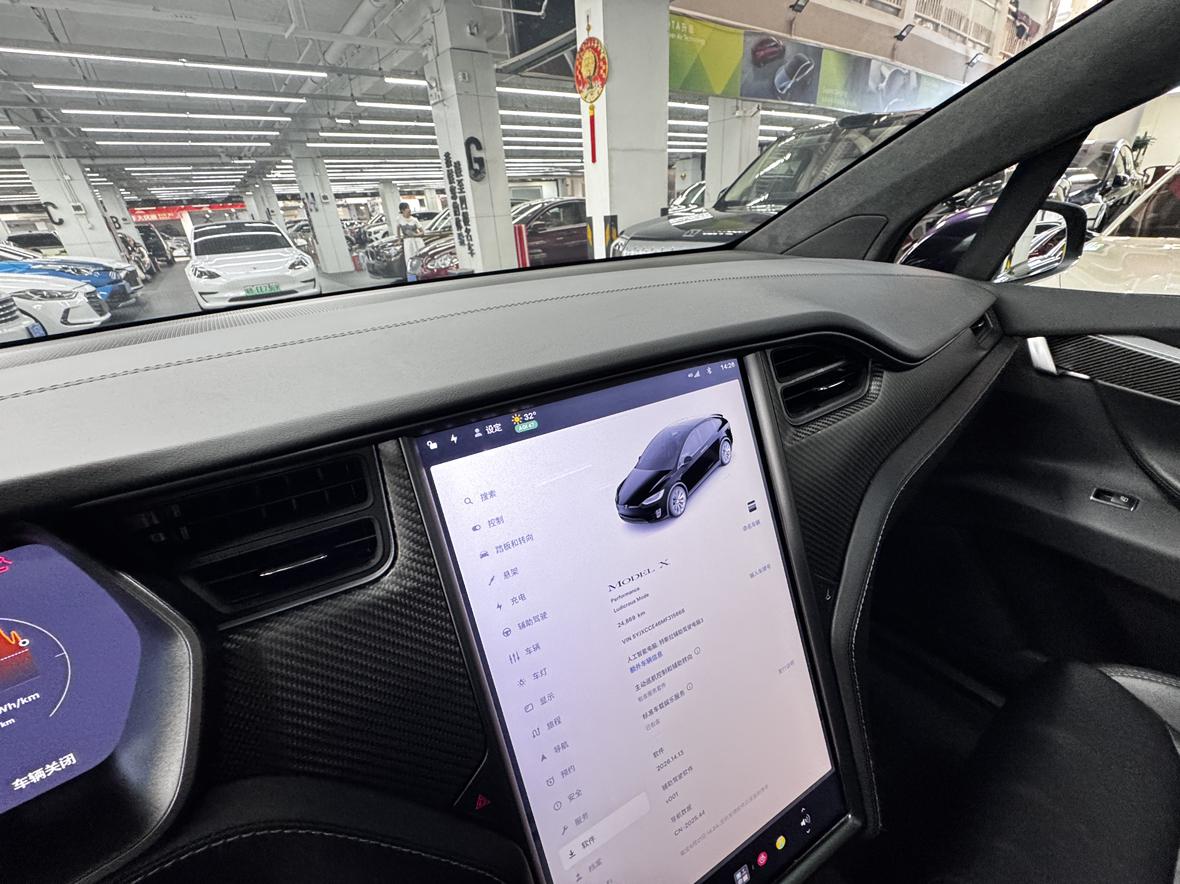 Tesla Model X: фотография 9 из 15