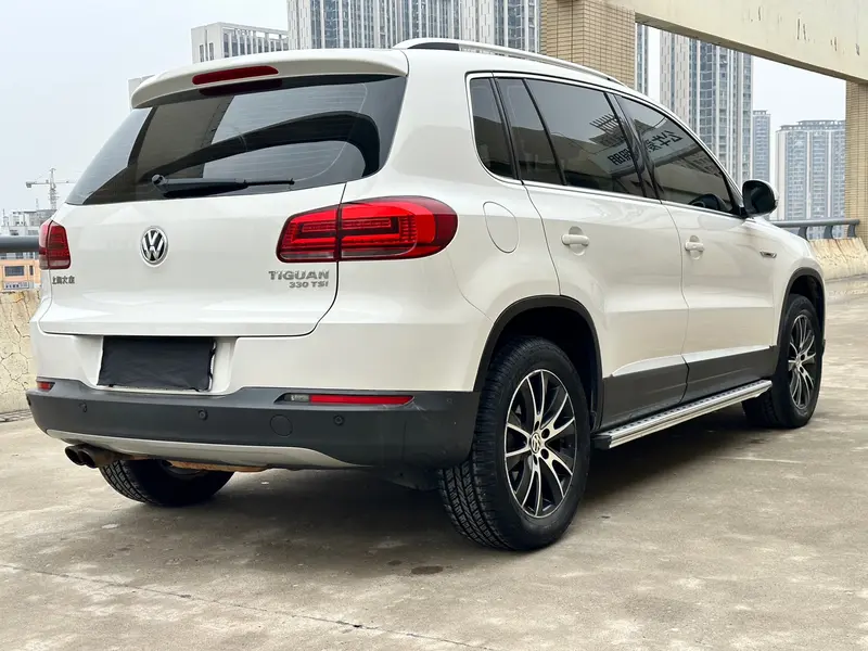 Volkswagen Tiguan 330 TSI AT 4 WD Luxury — фото 7