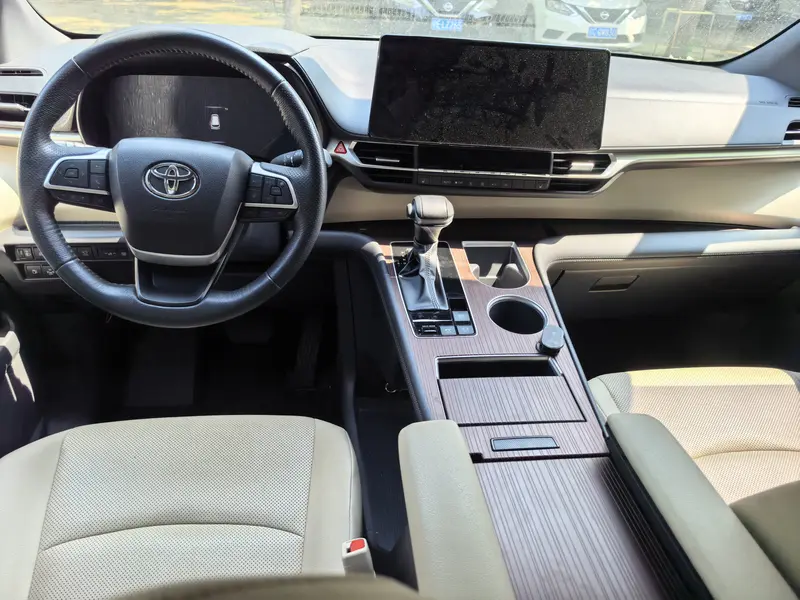 Toyota Granvia — фото 7