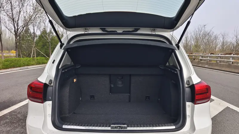 Volkswagen Tiguan — фото 10