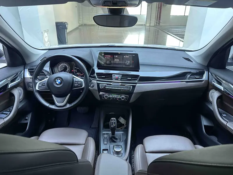BMW X1 sDrive20Li стиль — фото 9