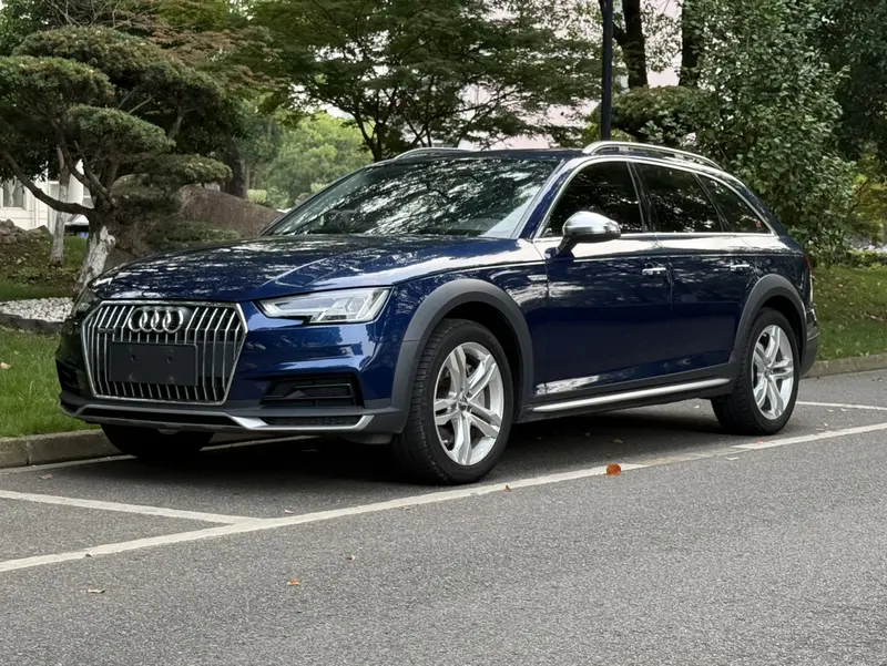 Audi A4 — фото 1