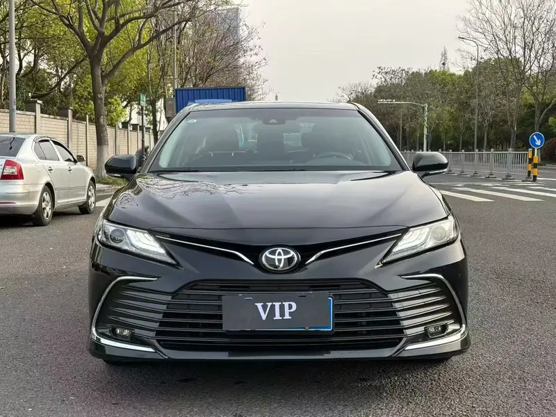 Toyota Camry — фото 2