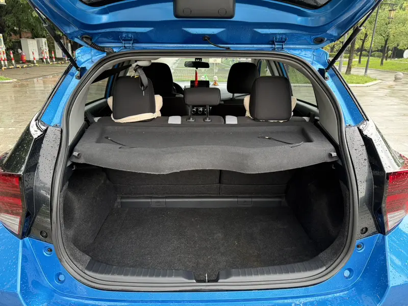 Toyota Yaris L — фото 14