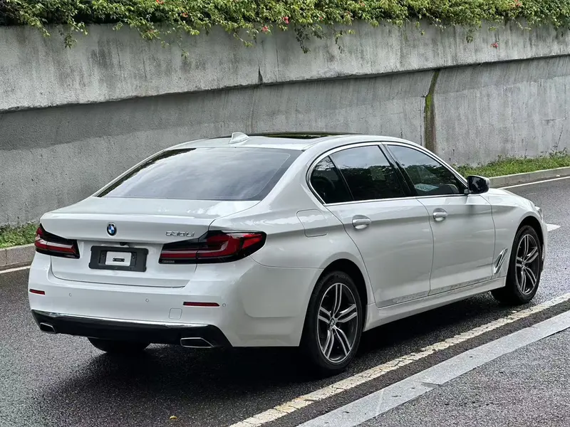 BMW 5 Series — фото 6