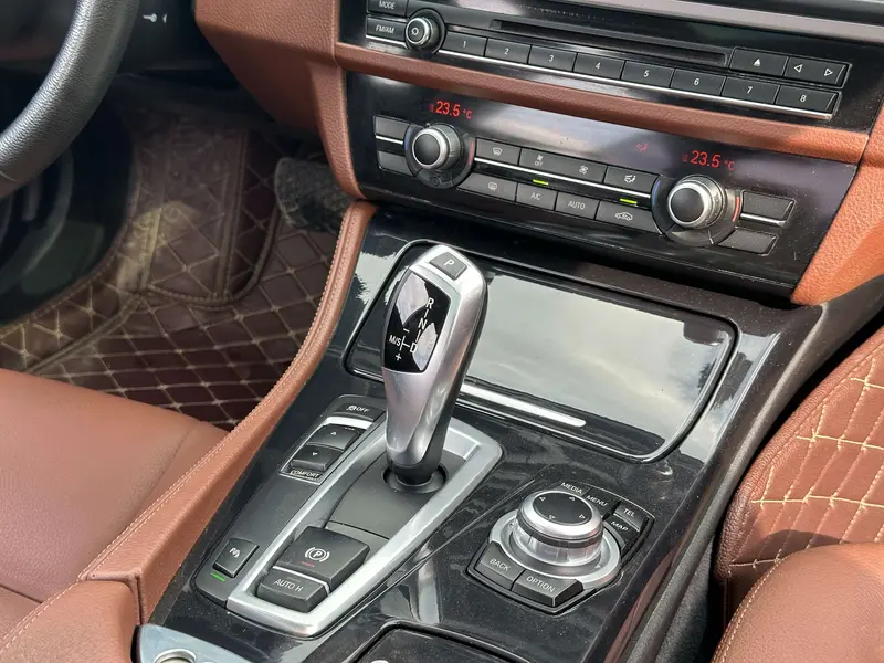 BMW 5 Series — фото 11