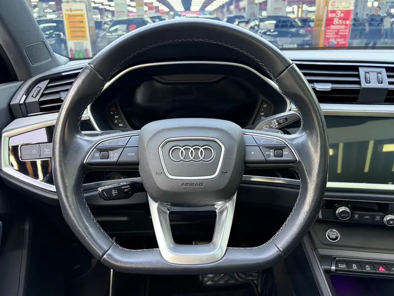 Audi Q3 — фото 10