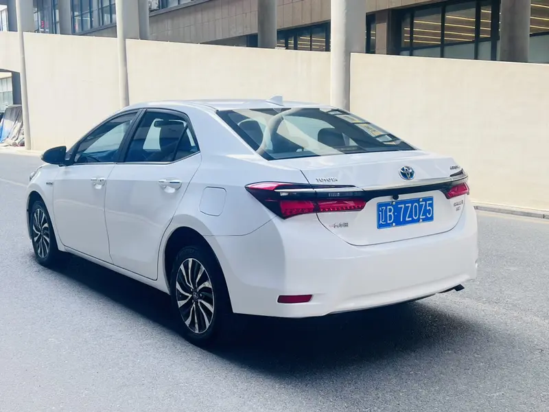 Toyota Corolla — фото 4
