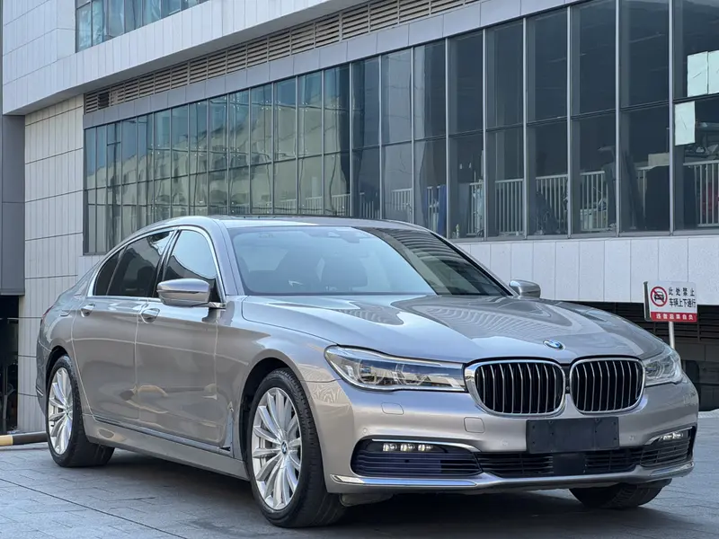 BMW 7 Series 740Li люкс — фото 3