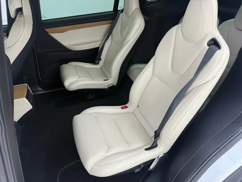Tesla Model X — фото 13