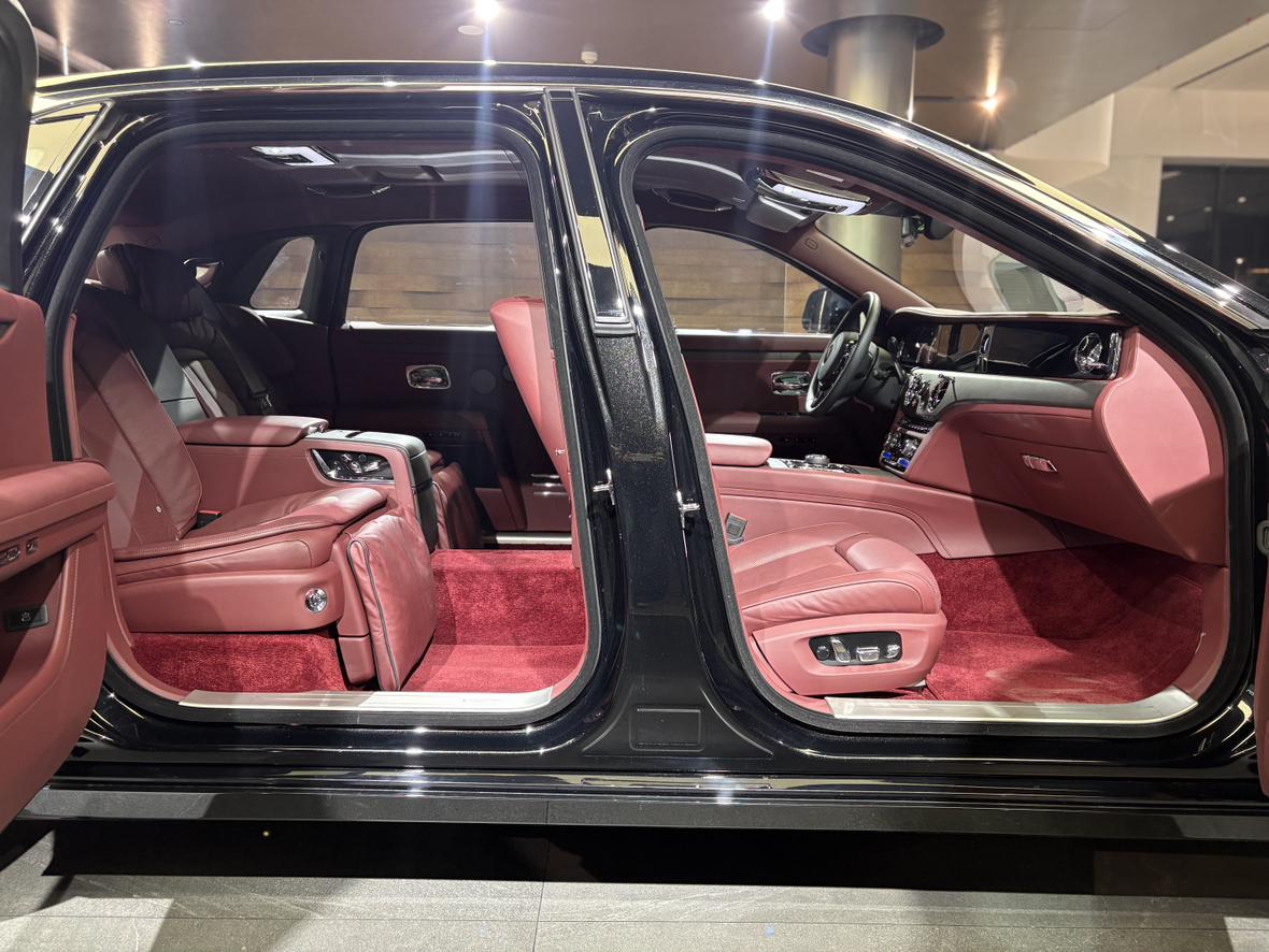 Rolls-Royce Ghost: фотография 27 из 28