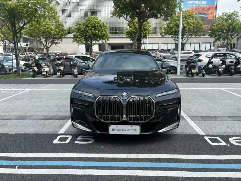 BMW i7 — фото 2